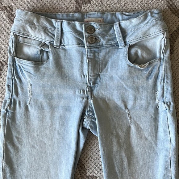 SO highly rise Skinny distressed light wash jeans - Picture 8 of 10